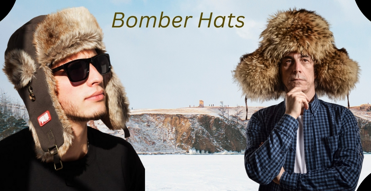 Zwei Männer mit übergroßen, flauschigen Bombermützen mit Ohrenklappen stehen draußen in einer verschneiten Landschaft; einer trägt eine Sonnenbrille und ein schwarzes Hemd, der andere ein kariertes Hemd und hat die Hand am Kinn.