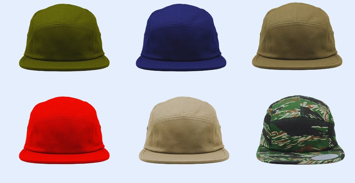 Una rejilla con cinco gorras de diferentes colores: verde oliva, azul real, caqui, rojo y beige, con una gorra de camuflaje en el extremo derecho.