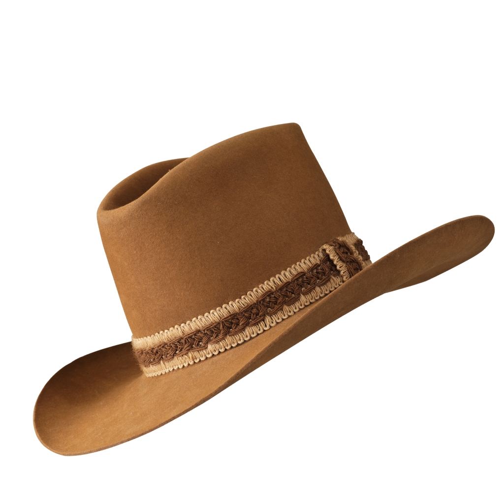 Chapeau en feutre brun à large bord, orné d'un ruban décoratif tressé.
