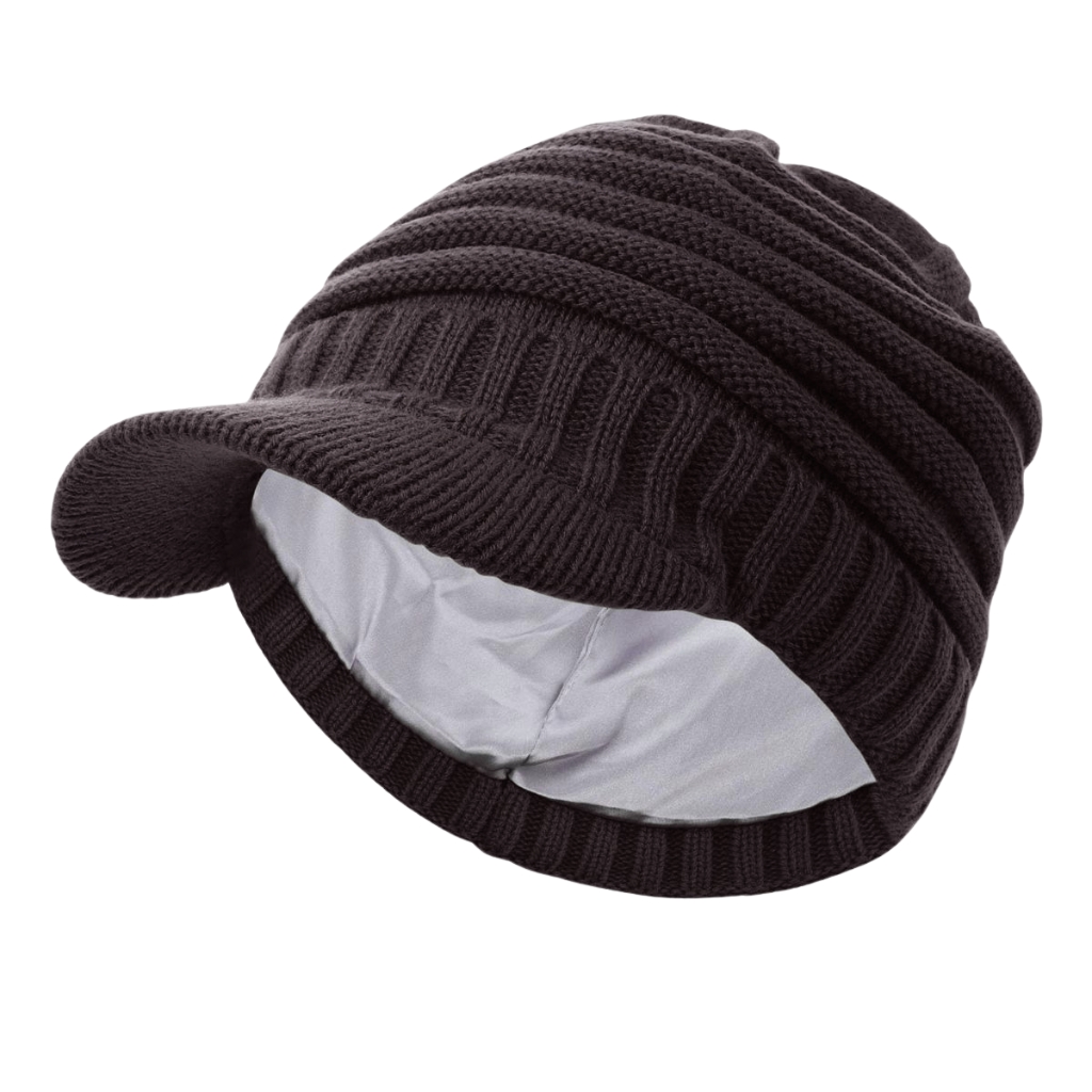 Gorro de punto marrón con visera integrada, mostrado sobre un fondo blanco liso.