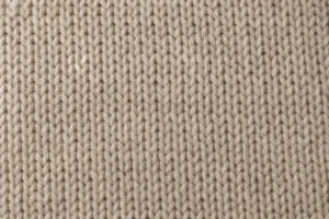 Tricot en fil de mérinos et de laine