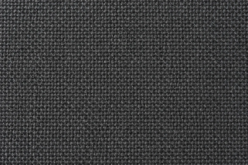Tissu extérieur en taslan de nylon : gros plan d’un taslan de nylon anthracite aux fils mats texturés à l’air