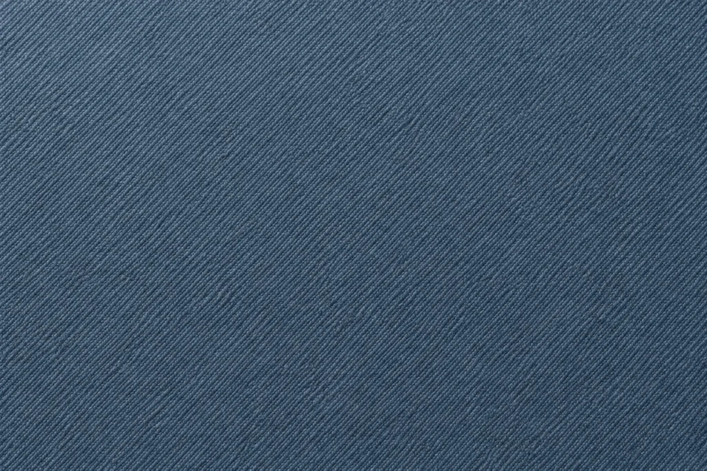 Gros plan d’un tissu extérieur tissé stretch bleu acier à l’armure fine et serrée