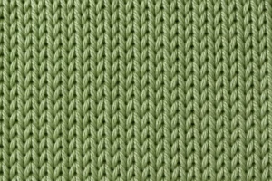 Bambusviskosegarn: Nahaufnahme eines Strickmusters aus weichem salbeigrünem Bambusviskosegarn