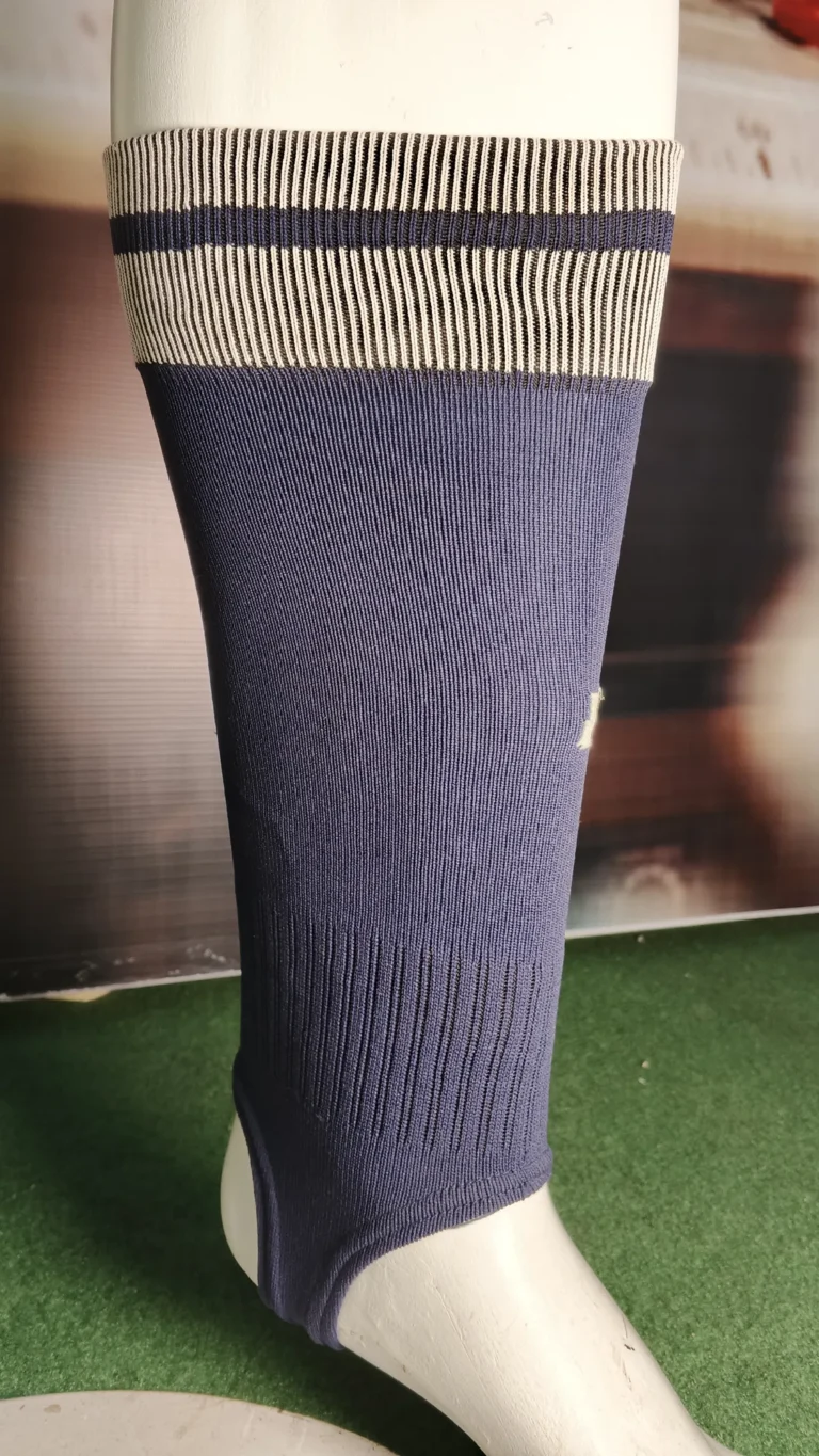 Medias de fútbol con estribo – En una pierna de exhibición