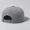 Gorra snapback personalizada – Visera plana, bordado 3D – Imagen 2 de 3