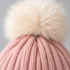 Bonnet à pompon en fausse fourrure personnalisé – Pompon amovible – Image 3 sur 3