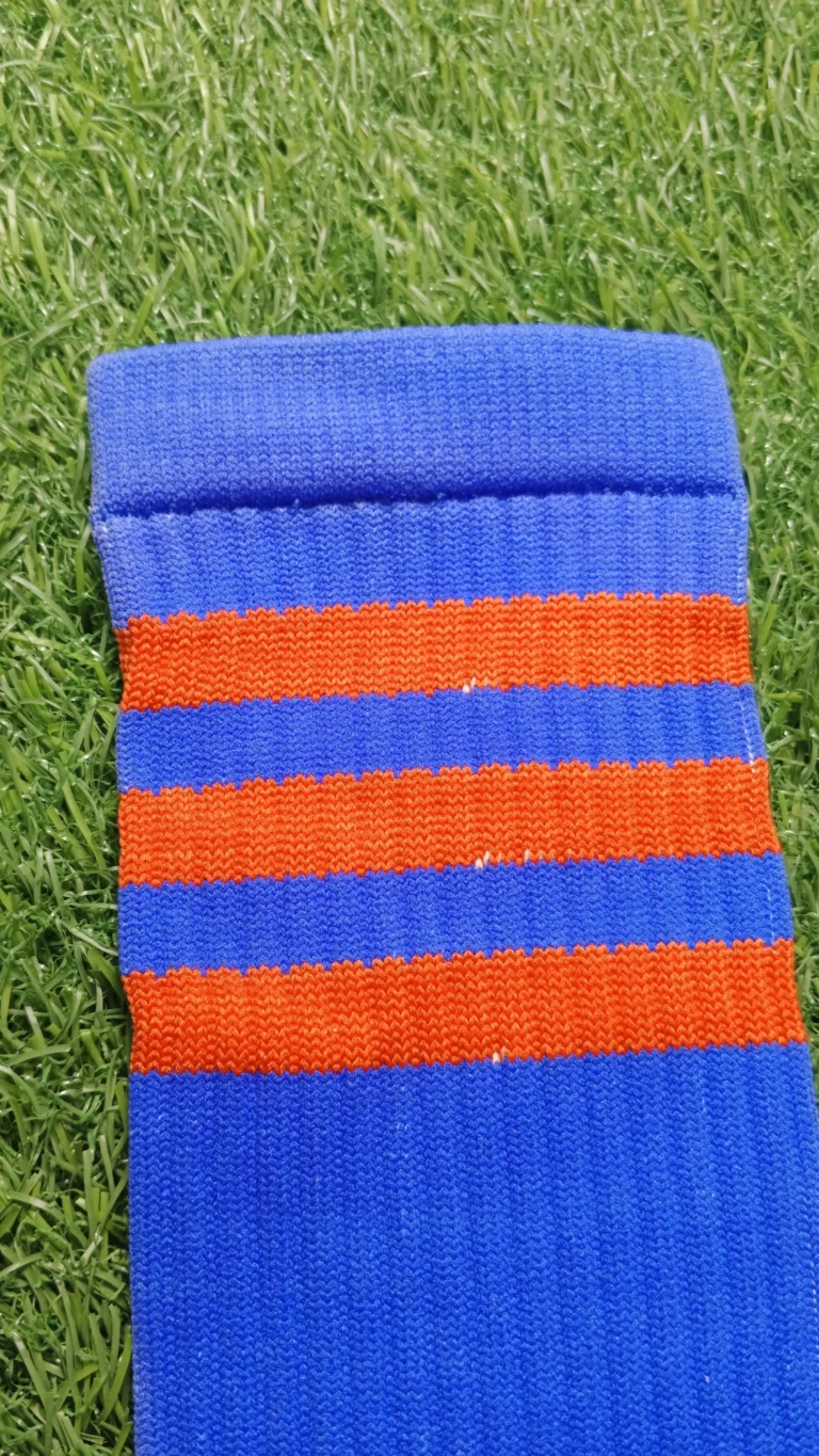 Striped sports crew socks – Stripe detail
